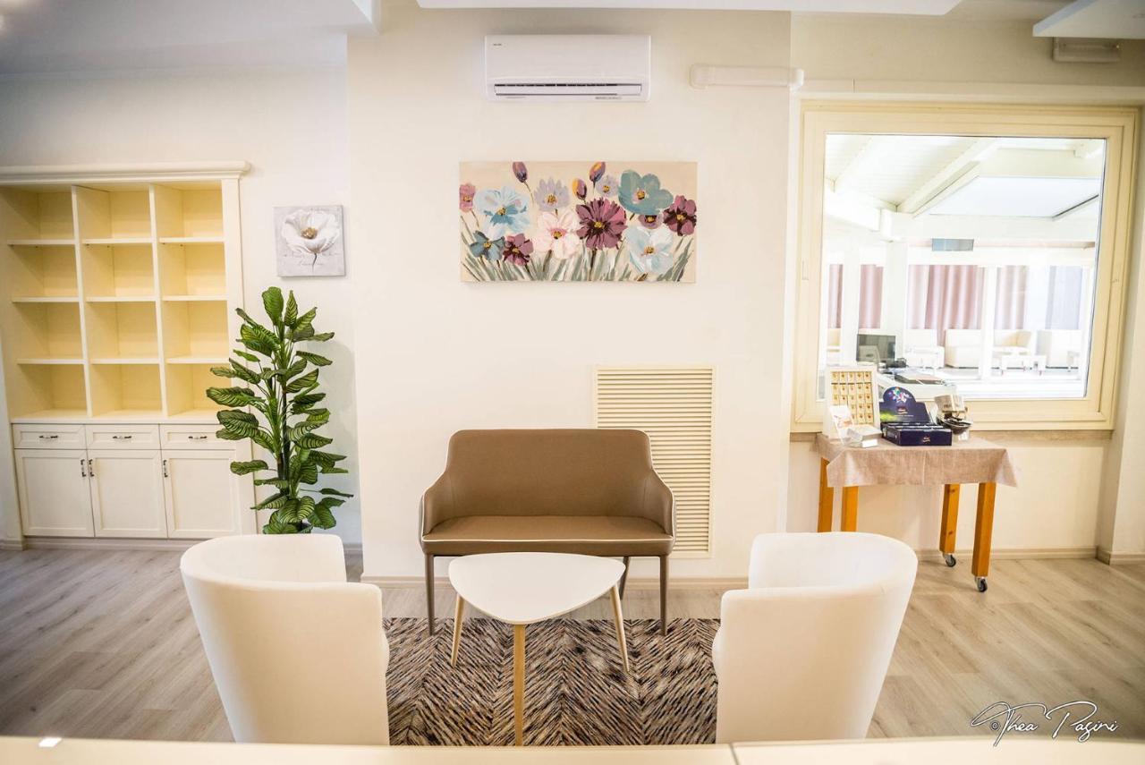 Hotel Lonatino Lonato Dış mekan fotoğraf